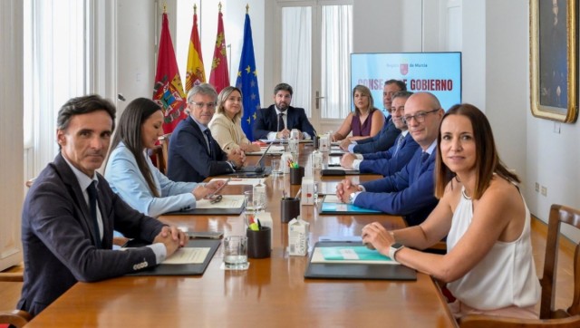 López Miras pide desplegar al Ejército en las costas de la Región