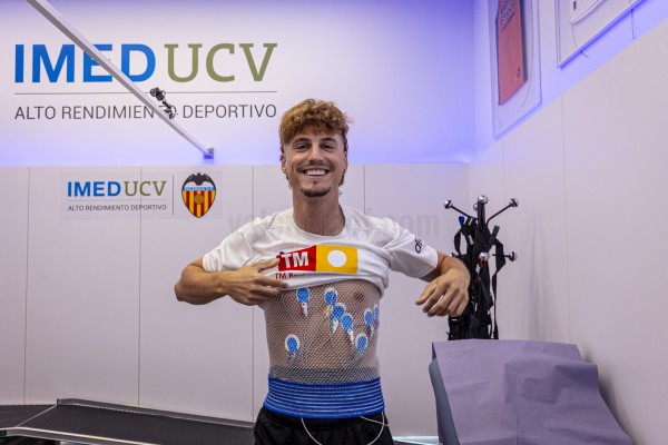 La plantilla del Valencia completa las pruebas médicas y volverá este lunes al césped