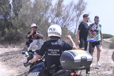 Confinan el pueblo de El Saler por el incendio forestal y suben a 7 los medios aéreos