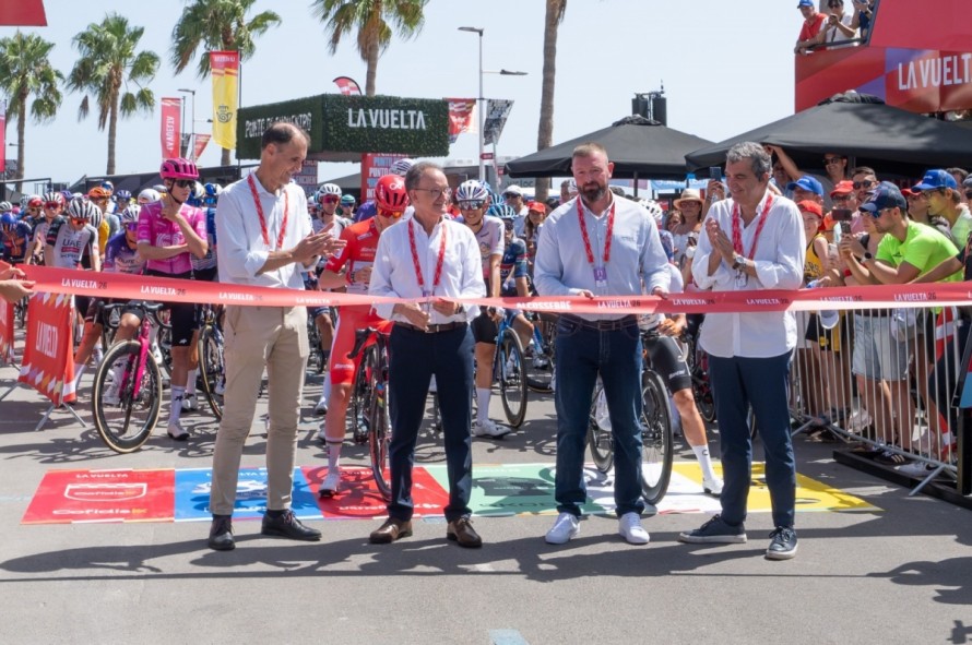 Alcalà-Alcossebre vive la magia de La Vuelta: acoge la salida y el paso de la 6ª etapa de la ronda española