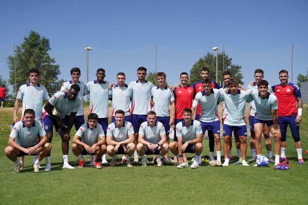 Santi Denia mantiene su prelista por si pueden acudir los 22 jugadores a París