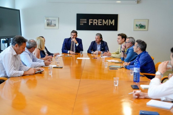 Antelo anuncia la creación de una mesa de trabajo para evaluar  la ordenación del territorio en el desarrollo de las renovables en la Región