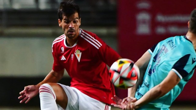 El UCAM CF incorpora al veterano lateral José Ruiz y al joven extremo Diego López 