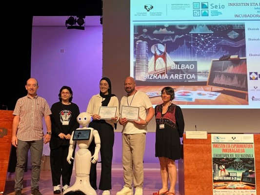 Yousra Saidi del Joan Fuster de Sueca, premiada en la fase nacional de un concurso de estadística