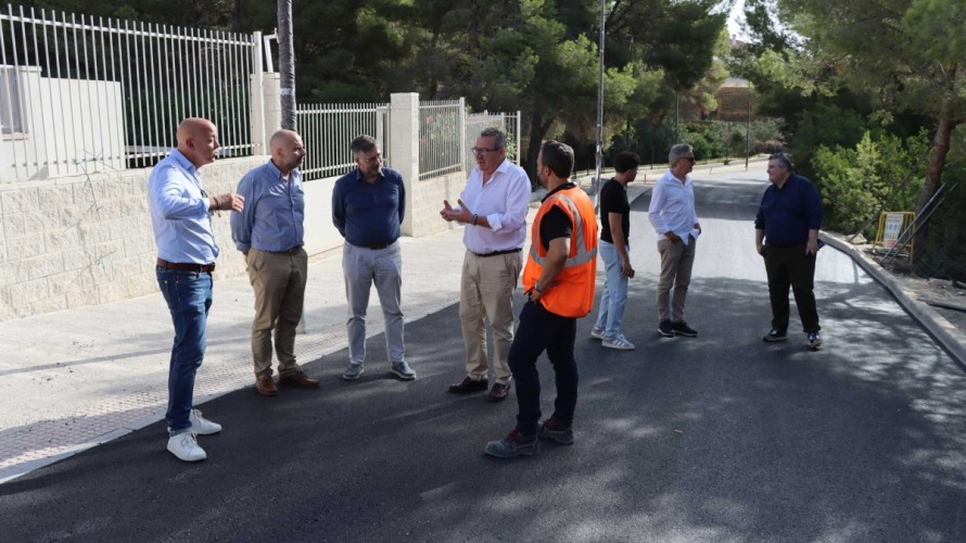 Benidorm renueva la urbanización del Camí del Planet con nueva red de agua potable y plataforma única