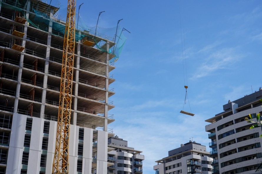 Cambio de fase: las ventas de vivienda caen por tercer trimestre en Valencia pero los precios baten récords