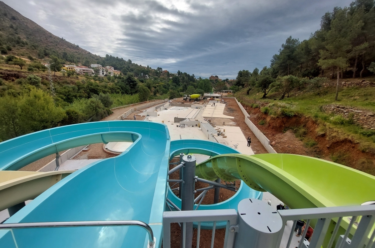 Fin a la espera: la Vall d'Uixó abre el parque acuático de cinco toboganes y más de 5.000 metros cuadrados