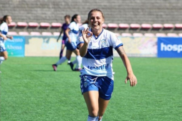 El Alhama incorpora a la canaria Aithiara y renueva a Kuki para la Primera RFEF femenina 