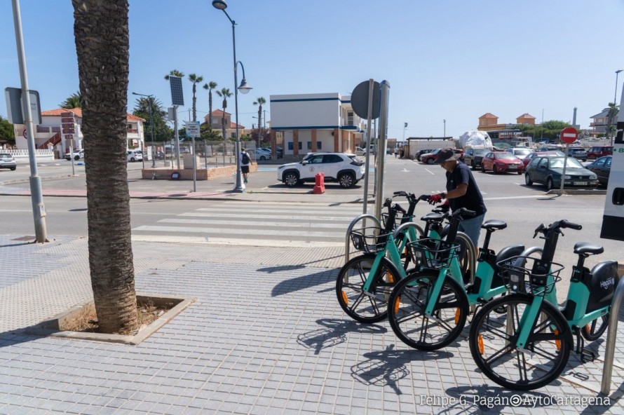 Vecinos y empresarios trazan un plan de movilidad para descongestionar el tráfico de Cabo de Palos