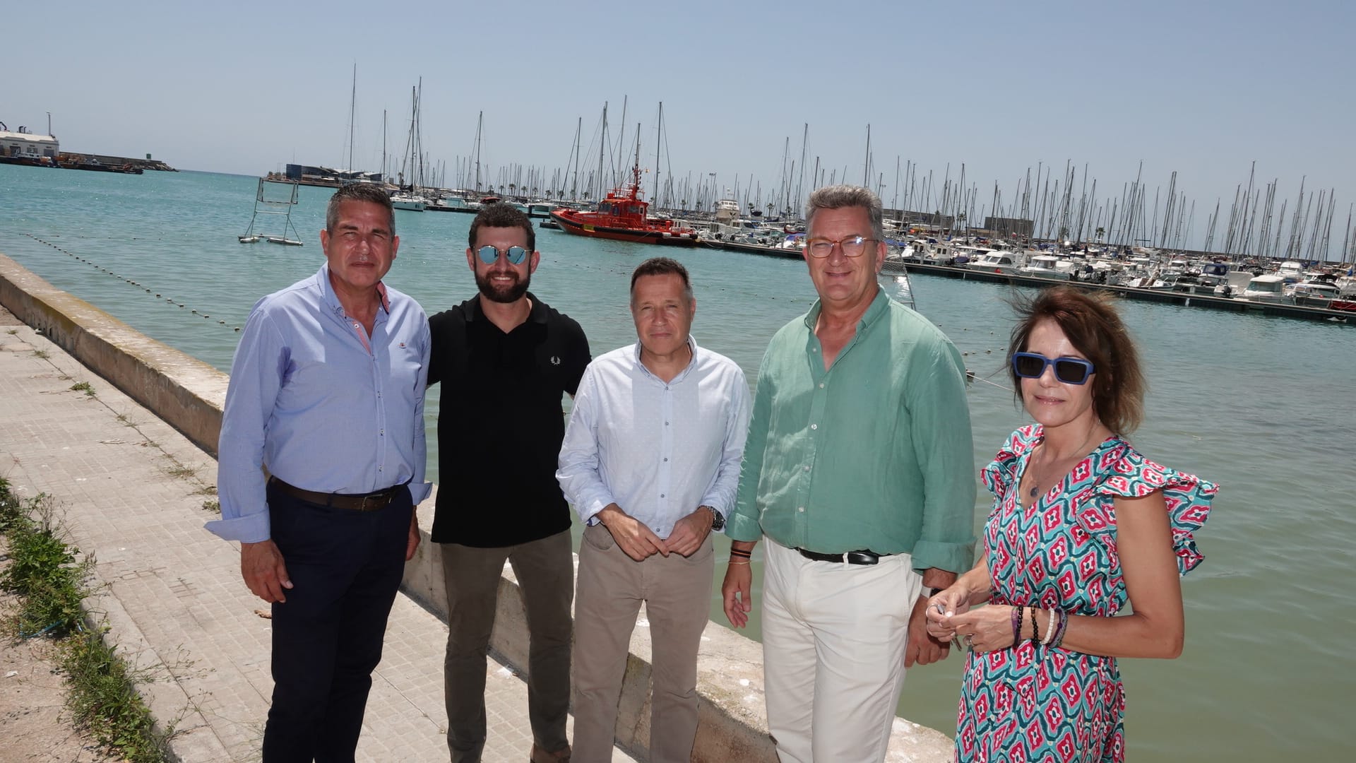 Burriana y les Escoles de Mar de la Generalitat instalan un campo de kayak polo en el puerto
