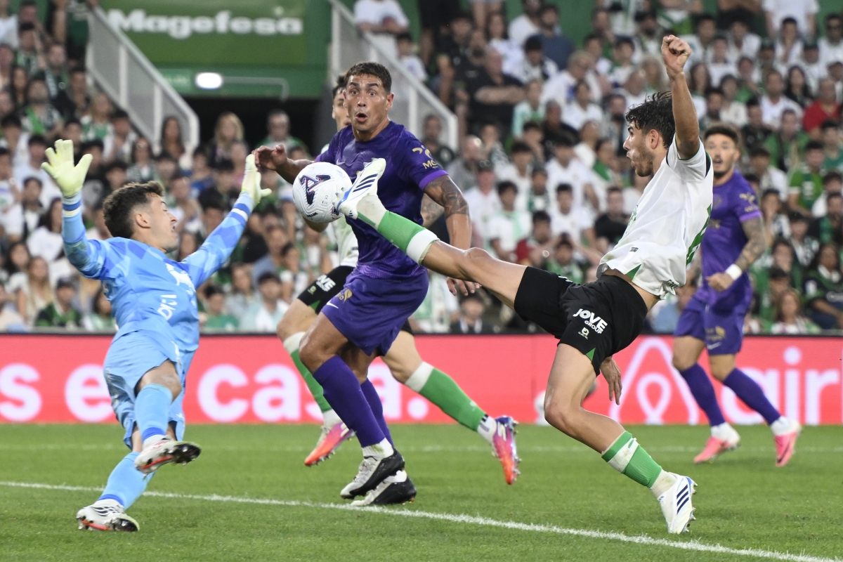 El Elche CF apretó en el tramo final, pero no le dio para empatar