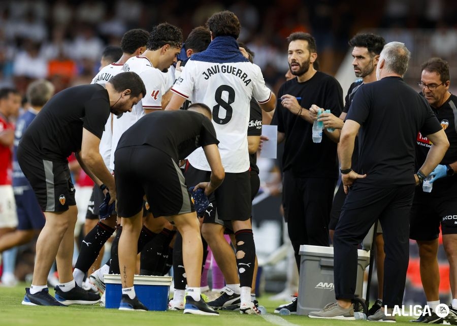 El Valencia CF busca en Riazor una victoria que cambie el rumbo