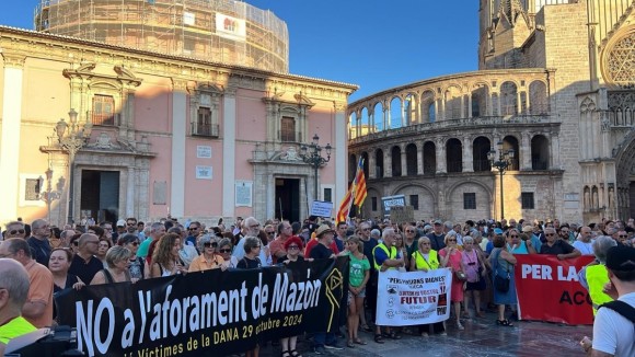Víctimas de la Dana se concentran en València porque 