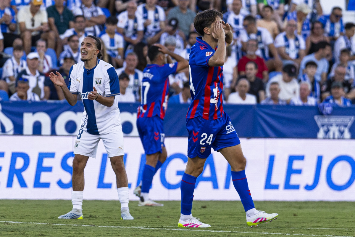 Jugadores azulgranas tras una ocasión de Fidel