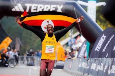 El ugandés Abraham Cherotich y la etíope Yeabsera Enyew triunfan en Águilas