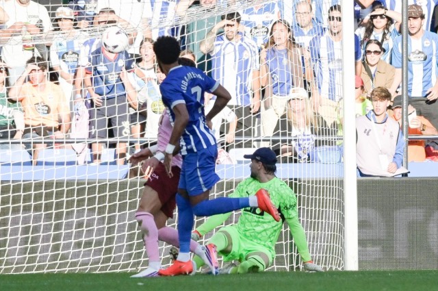 El Valencia CF hace el ridículo en Riazor y el resultado se queda corto (3-1)