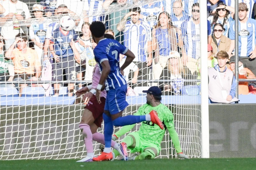 El Valencia CF hace el ridículo en Riazor y el resultado se queda corto (3-1)
