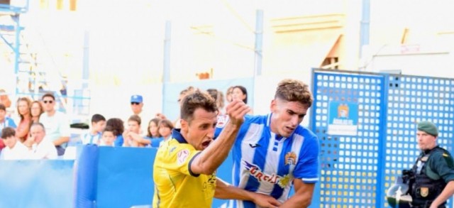 El Águilas tiene un debut amargo: empata en casa tras adelantarse dos veces y jugando contra diez