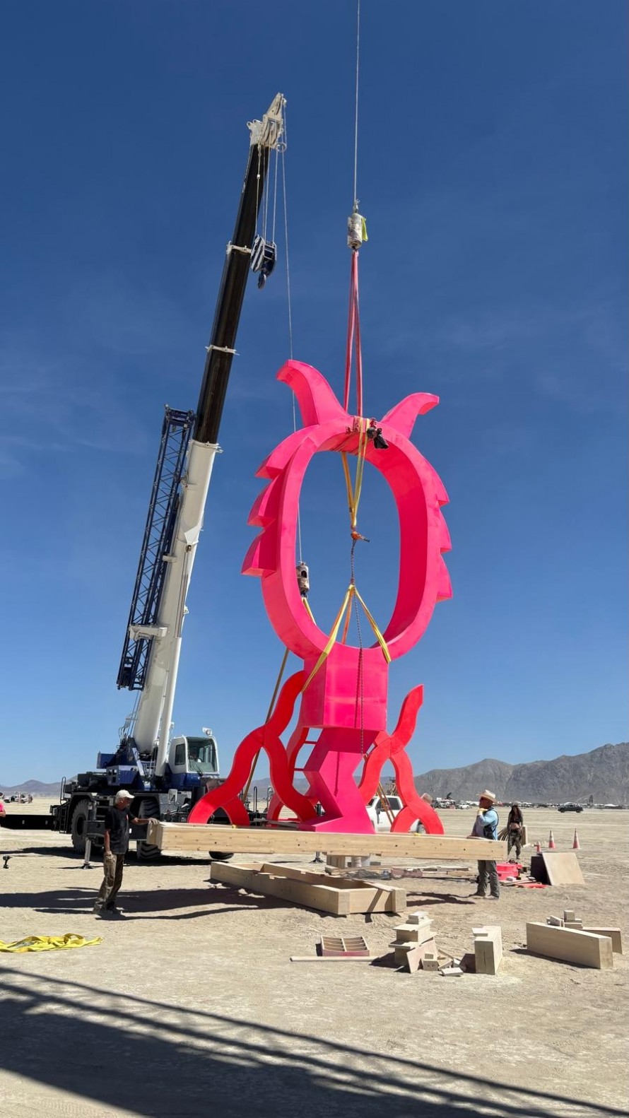 El 'Correfoc' de Dani Nebot y Miguel Arraiz ya se levanta en el desierto del Burning Man