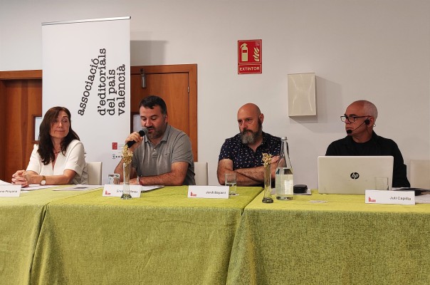 Profesionales del sector editorial reflexionan en un encuentro sobre retos de futuro y nuevos formatos