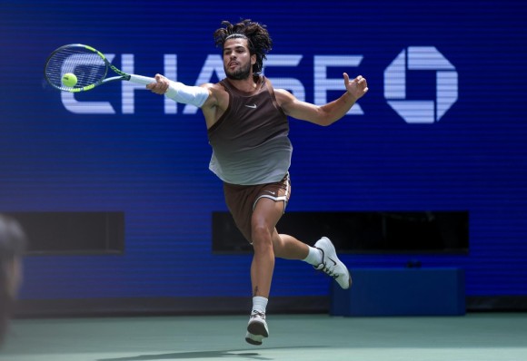 Un retorno muy satisfactorio: Alcaraz endosa un triple 6-4 a Safiullin en su vuelta a las pistas