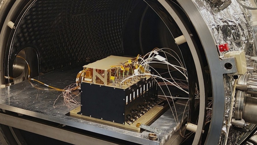La valenciana Das Photonics logra la cualificación más avanzada de una fuente óptica para comunicaciones cuánticas por satélite en Europa