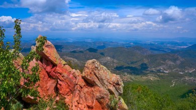 'Todavía nos queda el cielo': la astronomía se une a la revitalización de la Serra d’Espadà tras el incendio