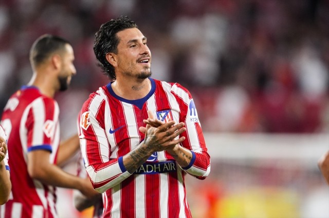 El Valencia CF busca la cesión de Giménez para la defensa