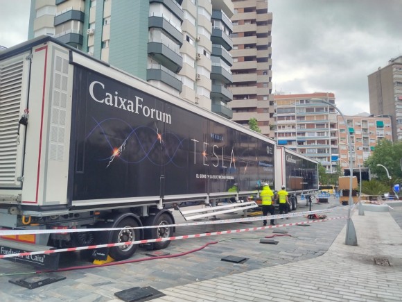 La exposición que echa ‘chispas’ en Murcia: el genio de Tesla ilumina la Avenida de la Libertad