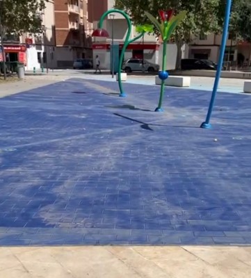 El PSPV de Castelló denuncia daños en la plaza La Panderola del Grau por el recinto de conciertos