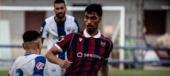 El Levante cede al central panameño Martin Krug al Juventud Torremolinos