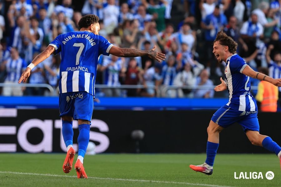 Aubameyang celebra su primer gol frente al Valencia CF.