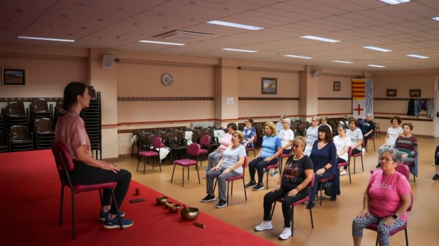 Onda pone en marcha una nueva programación con ocho talleres y actividades físicas para sus mayores