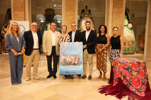 Lorca expone las joyas del bordado popular, desde un traje regional regalado a Eva Perón al ajuar de la reina Fabiola de Bélgica