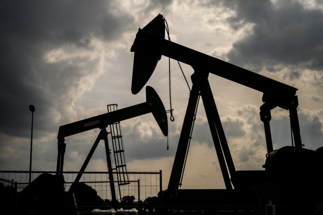 El petróleo supera los 95 dólares ante nuevos ataques de EEUU a posiciones en Irán