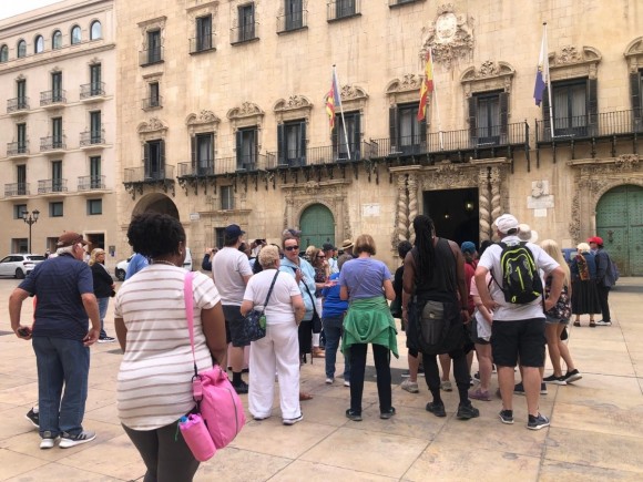Los hoteles de Alicante despiden agosto al 95%, más de dos puntos por encima de 2025