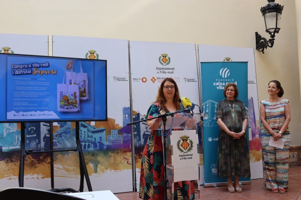 El comerç de Vila-real anima a comprar amb el regal de bosses de dissenys inspirats en la ciutat