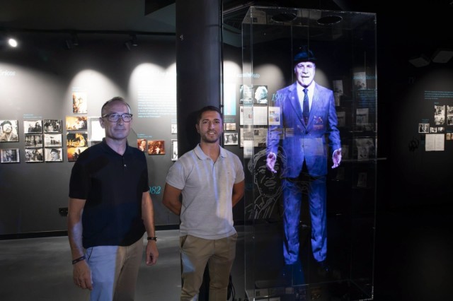 Un holograma de Paco Rabal da la bienvenida a los visitante al Centro de Interpretación dedicado al actor en Águilas