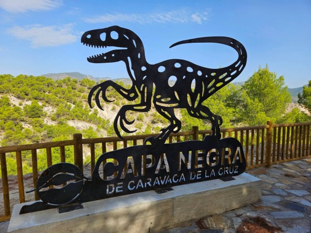 Un rincón de 'Jurassic Park' en Caravaca: un mirador en el Barranco de El Gredero recuerda la 'huella' que dejó la extinción de los dinosaurios