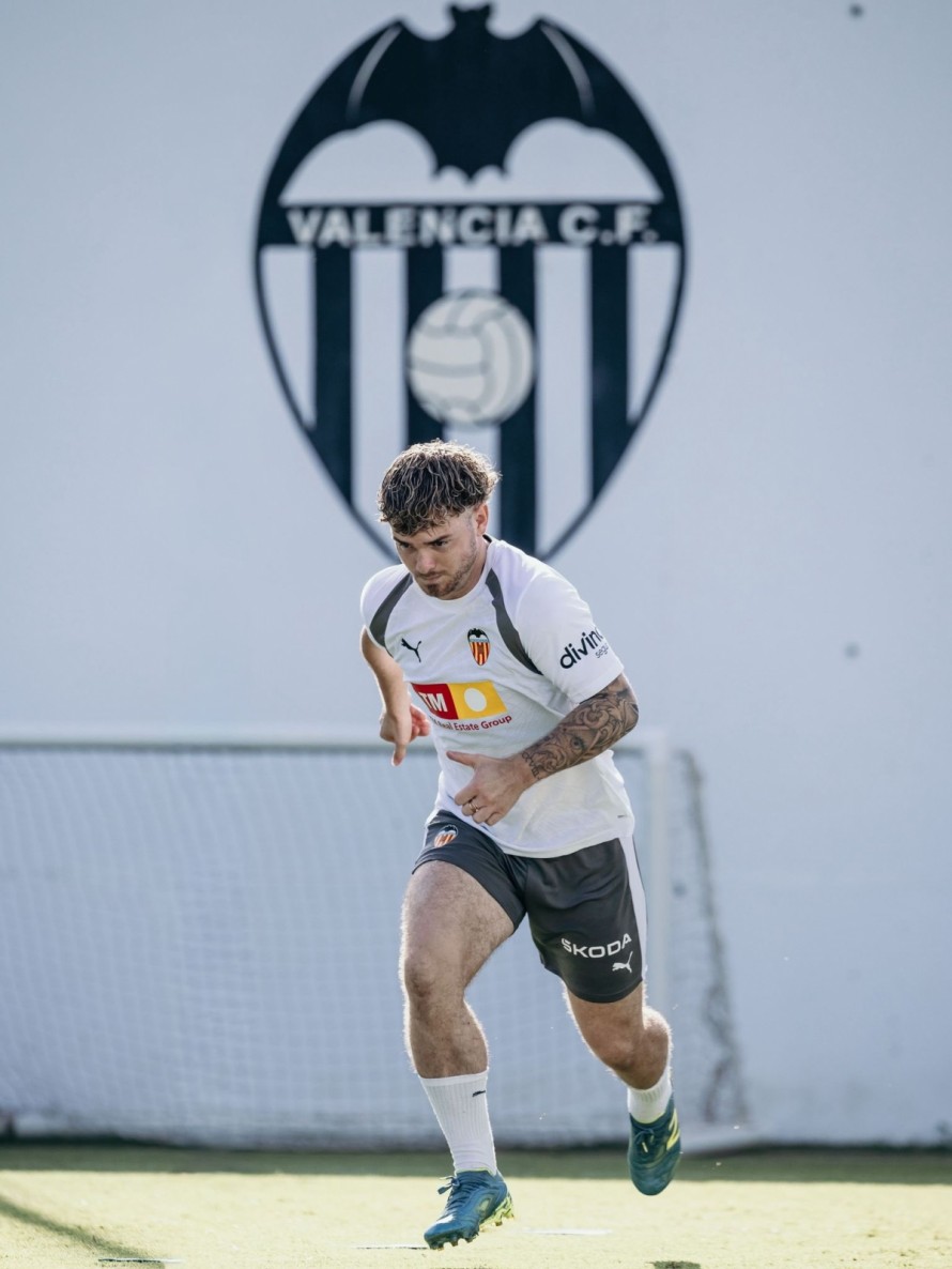 Elliott ya se ejercita a las órdenes de Corberán en un entrenamiento sin Luis Rioja