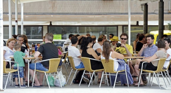 El fin de la temporada turística y la regularización extraordinaria disparan el paro en Alicante en agosto