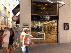 El turrón de Xixona echa raíces en el Centro de Alicante: nueva tienda de '1880' en San Francisco