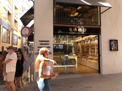 El turrón de Xixona echa raíces en el Centro de Alicante: nueva tienda de '1880' en San Francisco