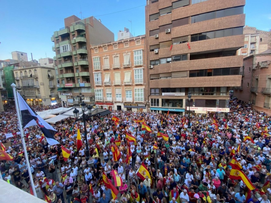 La Región se vuelca con Ceuta en una jornada de concentraciones y actos de apoyo cargados de emoción
