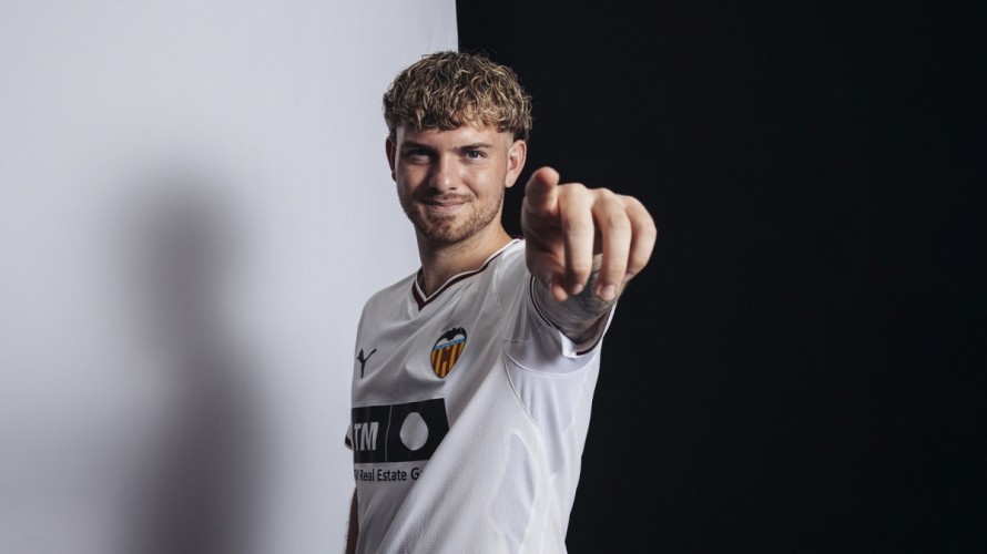 Harvey Eliott se pone 'presión' en el Valencia CF