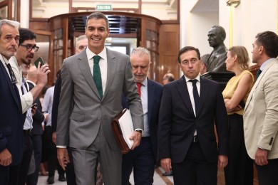 El Gobierno promete a Ceuta 100 millones más de ayudas, trato especial en la UE y una visita del Rey