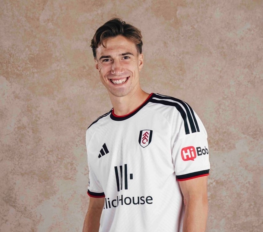 Affengruber posa con su nueva camiseta
