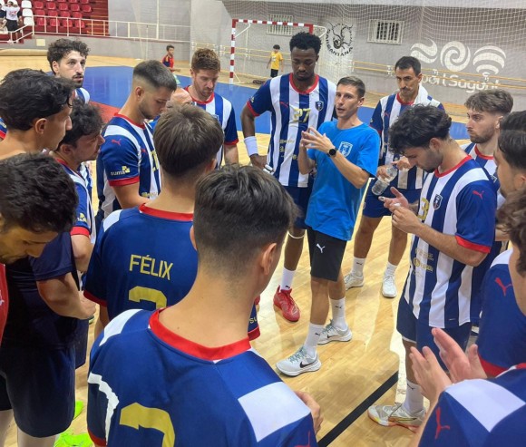Ulises juega al balonmano en Sant Joan