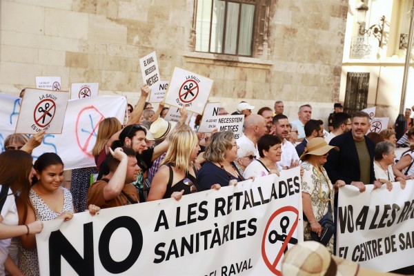 La tensión política en la provincia estalla en la Ribera 