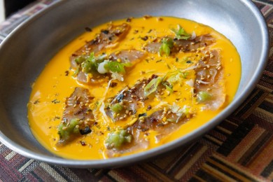 Crudo de lubina en Somos Raro